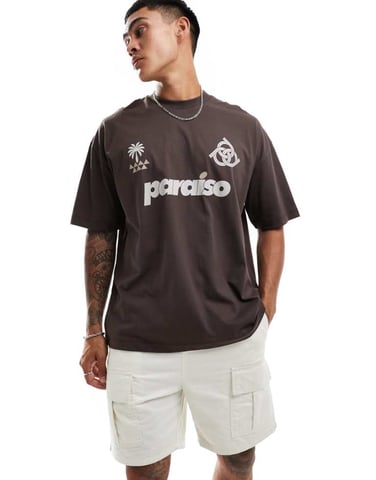 ASOS DESIGN oversized t-shirt med fotbollstryck fram i brunt