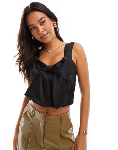 Pieces bow front top in black