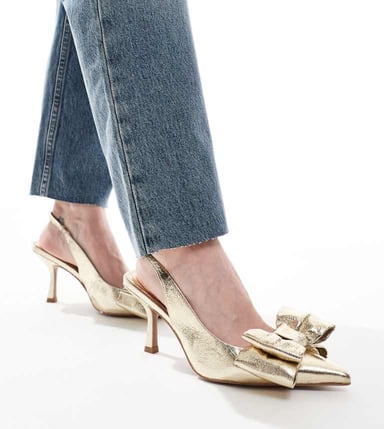 ASOS DESIGN Wide Fit Sapphire bow detail mid heeled shoes in gold