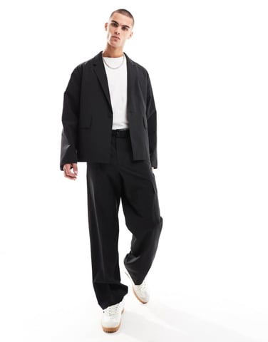 ASOS DESIGN techiga vida cargobyxor i svart