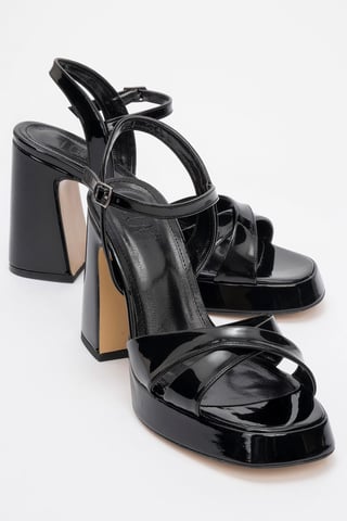 Yvonne Platform Sandals