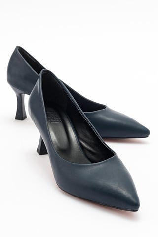 Pedra Pointed Toe Pump (Women)