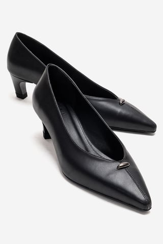 Versay Spetsig Tå Kitten Heel Pump