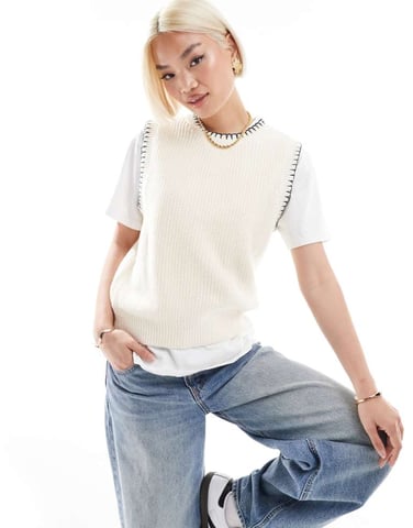 Vero Moda ärmlös stickad topp med kontrasterande sömmar i krämfärg