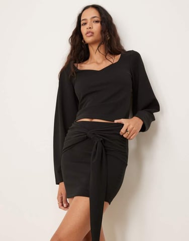 ASOS DESIGN draperad knytmidje-detalj minikjol set i svart