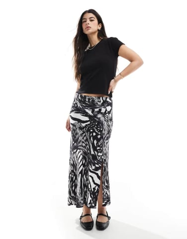 Vero Moda ankle slip skirt in abstract mono print