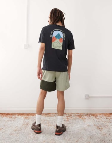 Columbia Cavalry Trail graphic t-shirt in black
