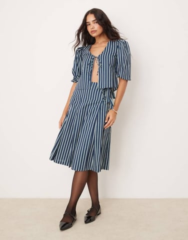 Glamorous midaxi kilt with side ties in green stripe co-ord