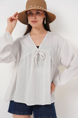 Texturerad Seersucker V-ringad Blus med Fluga