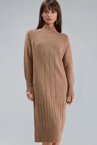 Knitwearklänning med halvpolokrage och midilängd