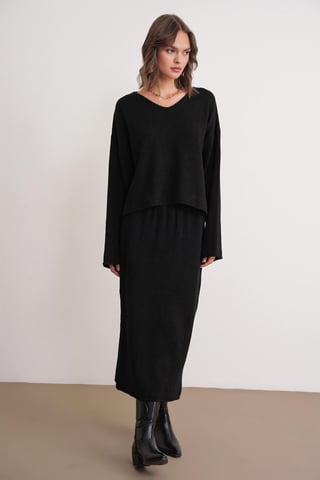 V-neck Knitwear Sweater & Skirt Co-ord Set