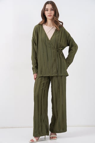 Texturerad V-ringad kimono med knytmidja och vida byxor set