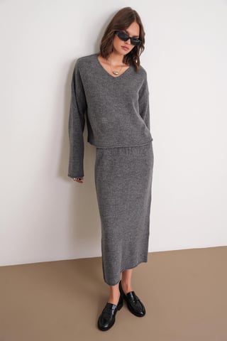 V-neck Knitwear Sweater & Skirt Co-ord Set