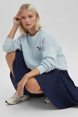 Comfort Animal Pattern Embroidered Raised Crew Neck Sweatshirt