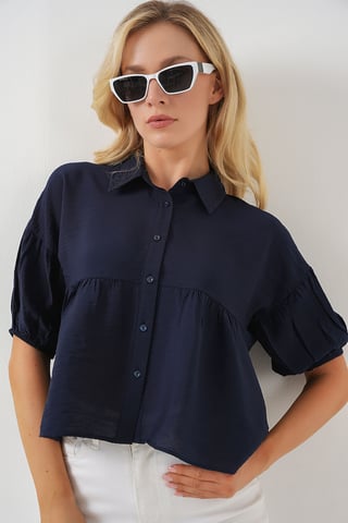 Loose-Fit Cropped Button-Up Shirt with Shirt Collar