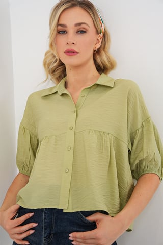 Loose-Fit Cropped Button-Up Shirt with Shirt Collar