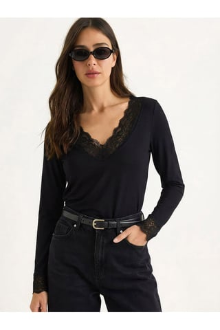 Lace Detailed V-Neck Blouse