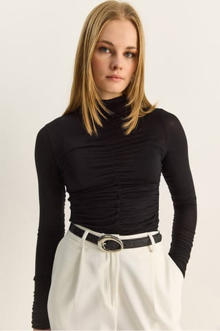 Slim Fit Halvpolokrage Blus med Draperad Detalj