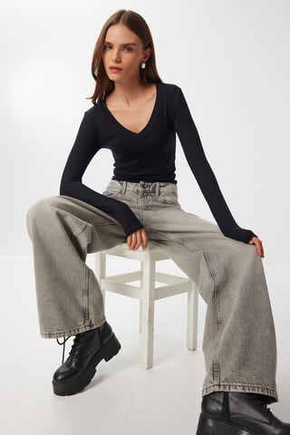 Slim Fit V-ringad Blus med Långa Ärmar