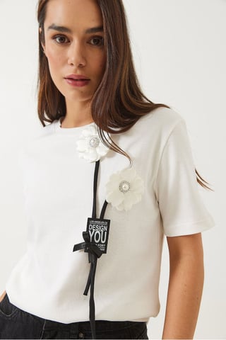 Patterned Crew Neck T-Shirt with Accessory Detail