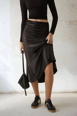 Hög midja satin midi kjol