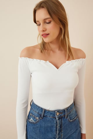 Fitted Long Sleeve Blouse with Heart Collar