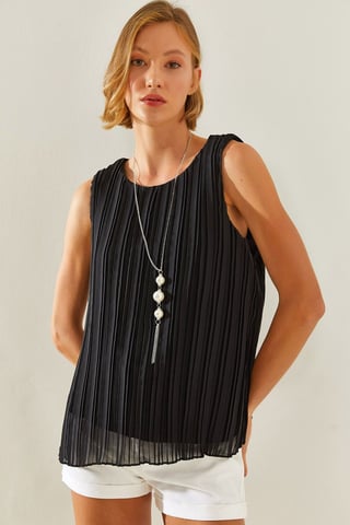 Textured Siphon Blouse with Accessory Detail
