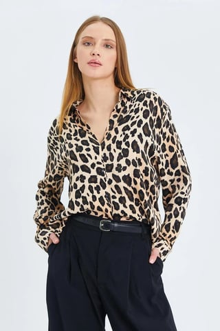 Leopardmönstrad satinskjorta