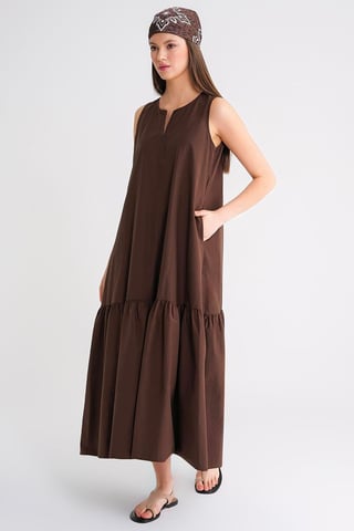 Maxi Dress with Collar and Ruffle Details