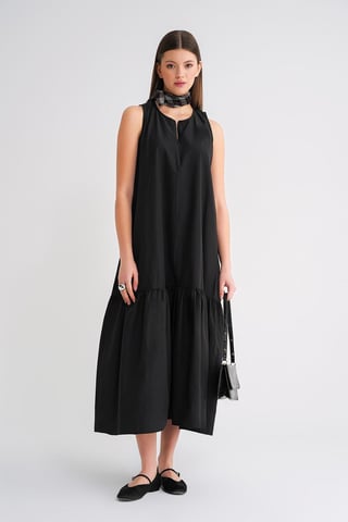 Maxi Dress with Collar and Ruffle Details
