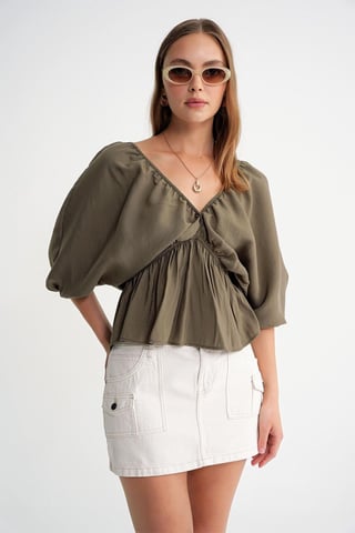 V-ringad Blus med Volangdetalj