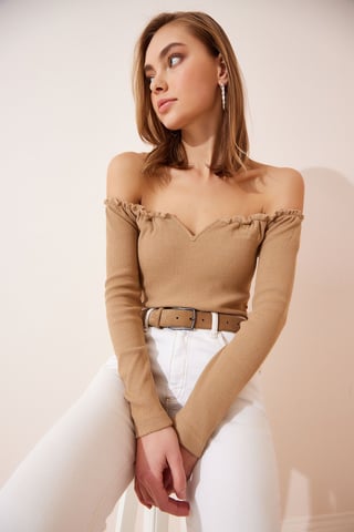 Fitted Long Sleeve Blouse with Heart Collar