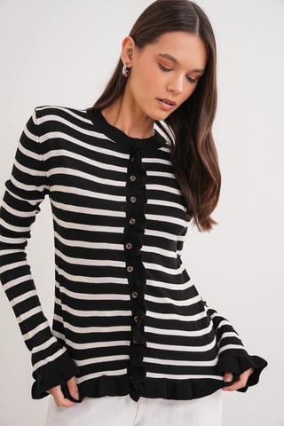 Randig knapp-front ruffle trim stickad cardigan