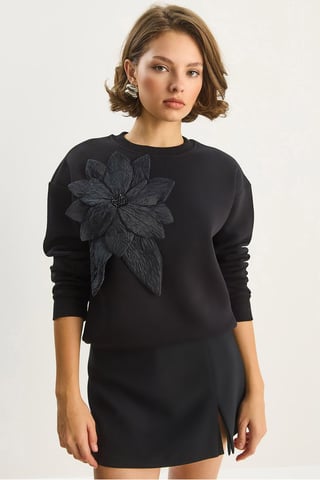 Accessory Detailed Long Sleeve Crew Neck Sweatshirt