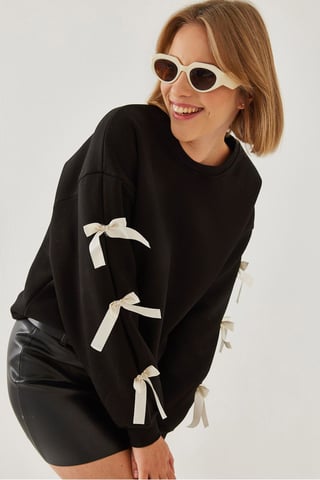 Crew Neck Relaxed Fit Sweatshirt with Bow