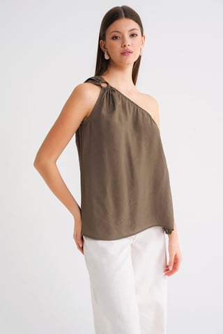 Asymmetrisk krageaccessoar med detaljerad topp