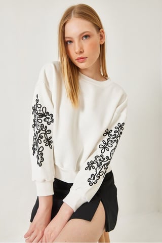 Embroidered Crew Neck Long Sleeve Sweatshirt