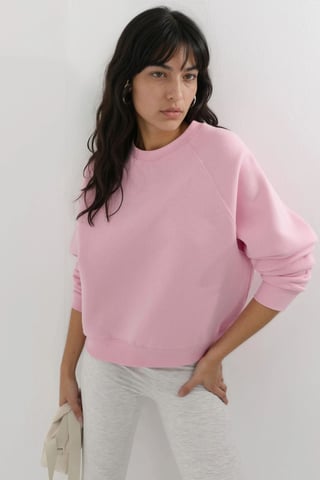 Rundhalsad långärmad stickad sweatshirt