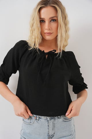 Texturerad båtkragskort blus med pom-pom-detalj