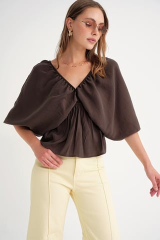 V-ringad Blus med Volangdetalj