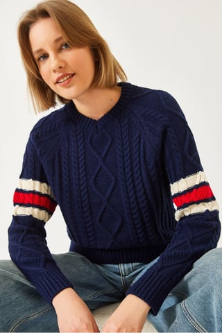 Patterned V-Neck Fitted Knit Sweater