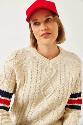 Patterned V-Neck Fitted Knit Sweater