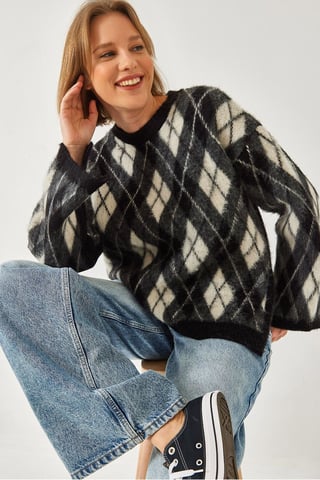 Crew Neck Slit Knit Sweater in Baklava Pattern