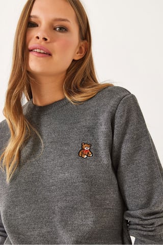 Broderad rundhalsad tröja