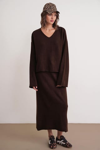 V-neck Knitwear Sweater & Skirt Co-ord Set