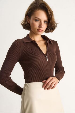 Sweater with Zipper Collar