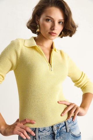 Sweater with Zipper Collar