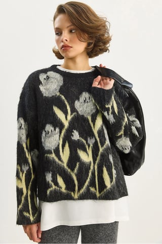 Crew Neck Flowering Sweater
