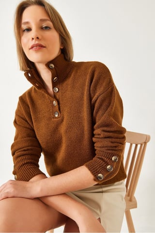 Relaxed Fit Crop Sweater with Button Collar