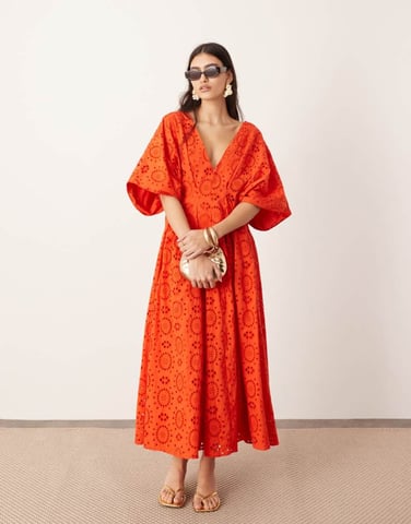 ASOS EDITION broderad vid ärm djup i midi klänning i röd